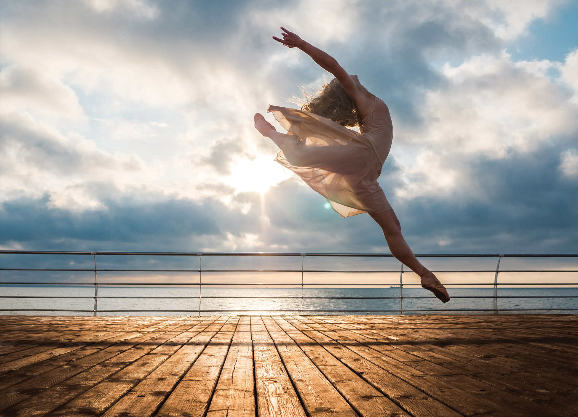 Tapeta Baletka při západu slunce