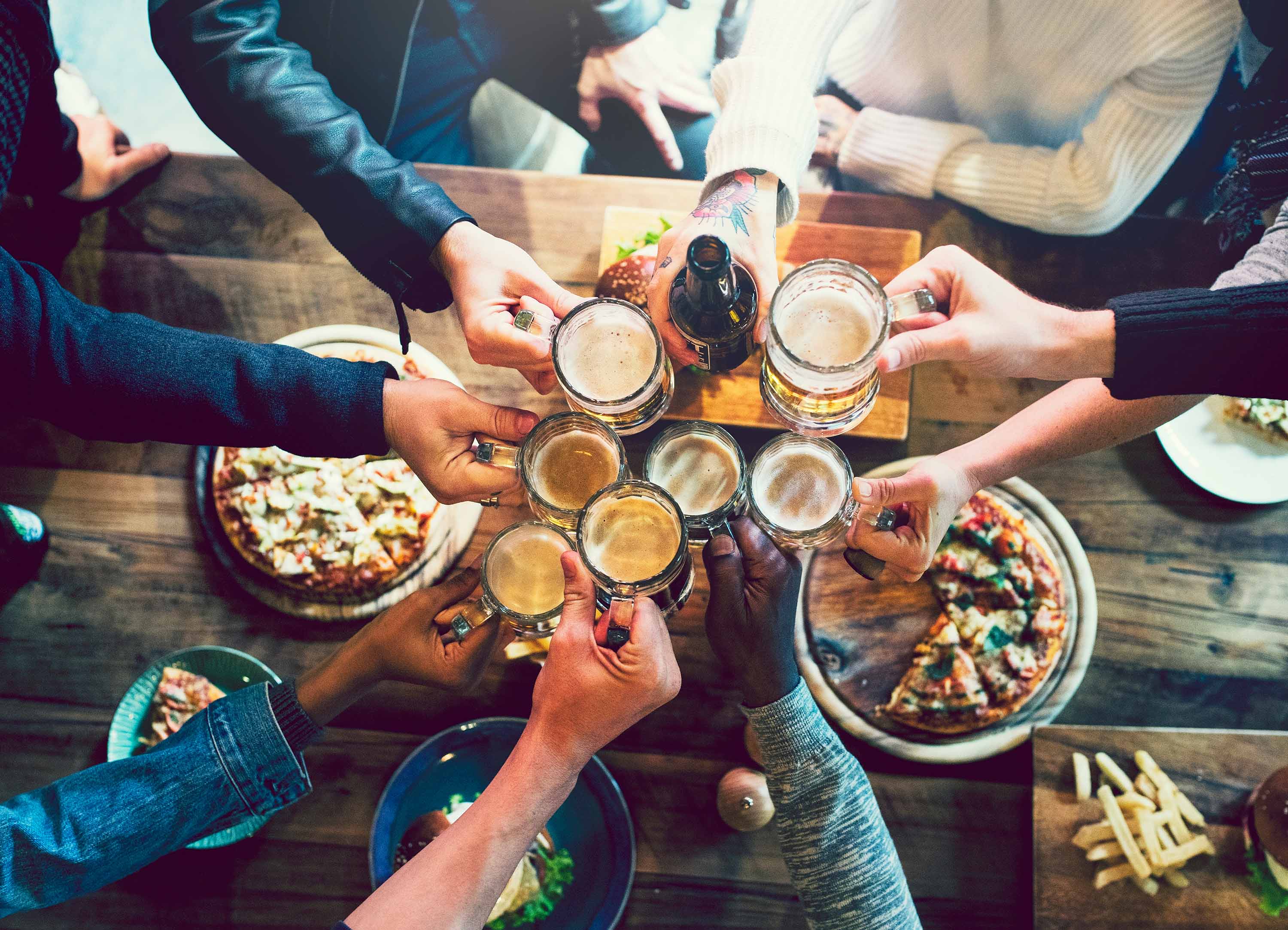 Tapeta večer s přáteli