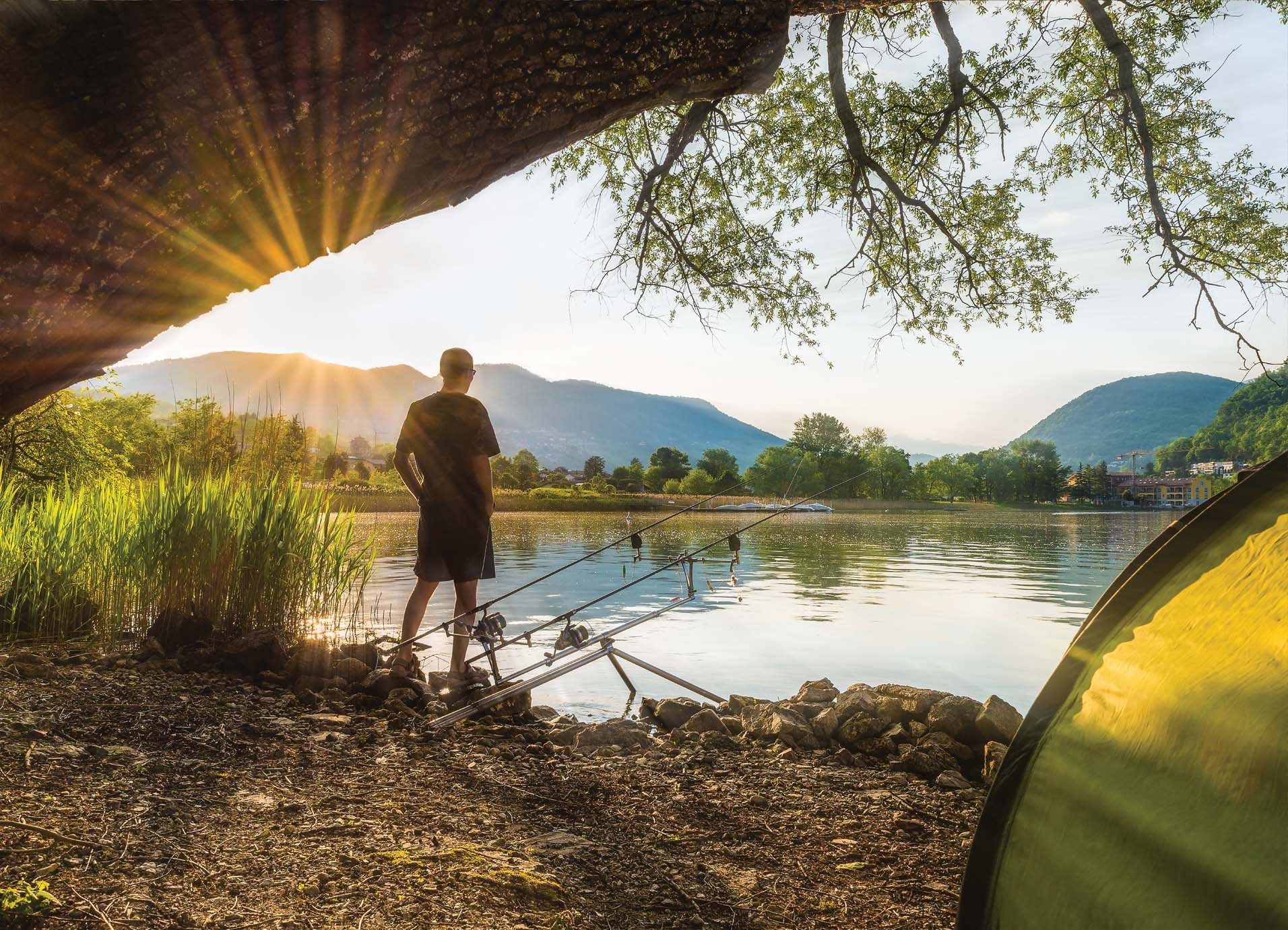 Tapeta Východ slunce a rybář